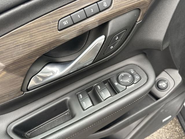 Used 2024 GMC Terrain Denali image 23