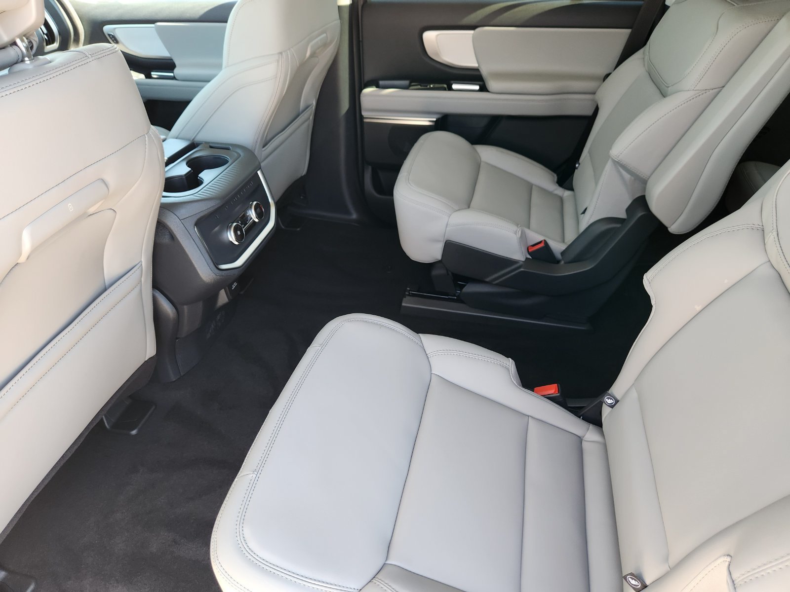 New 2027 Ford Expedition Active RWD image 25