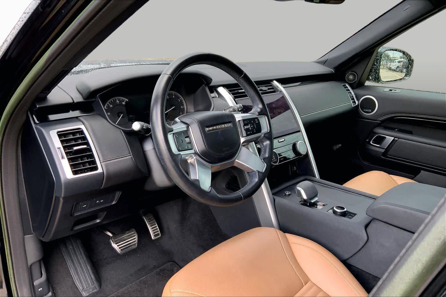 Used 2023 Land Rover Discovery HSE R-Dynamic AWD/4WD image 18