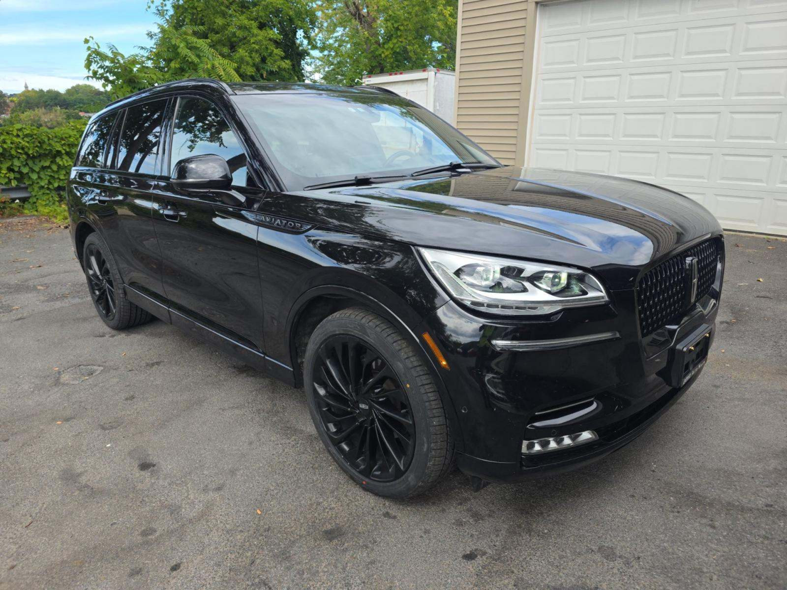 Used 2023 Lincoln Aviator Reserve w/ Equipment Group 201A AWD/4WD image 4