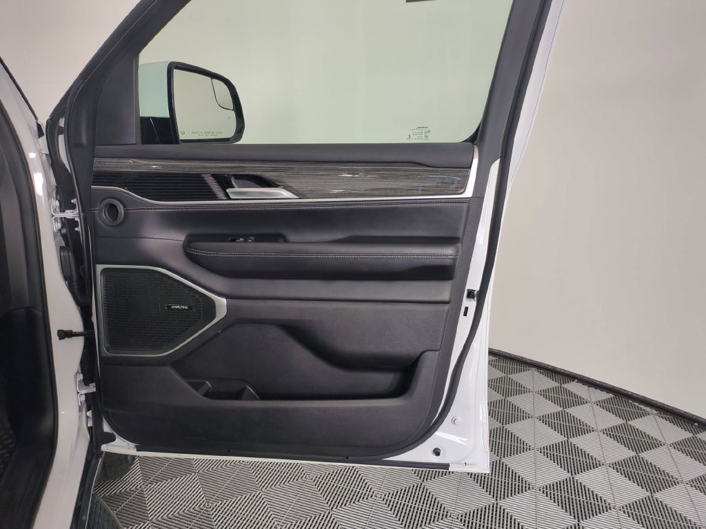 Used 2022 Jeep Wagoneer Series III AWD/4WD image 34