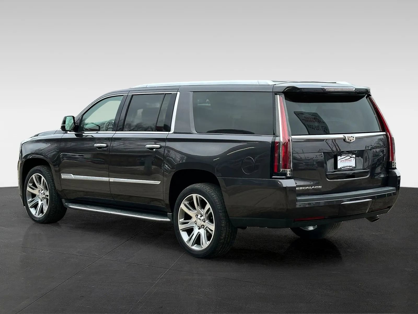 Used 2016 Cadillac Escalade ESV Premium AWD/4WD image 5