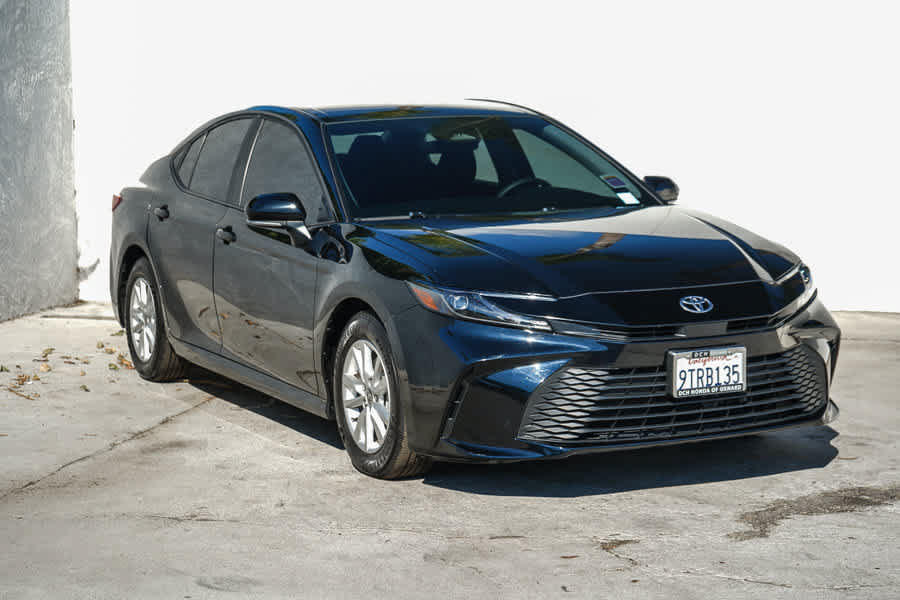 Used 2025 Toyota Camry LE FWD image 3