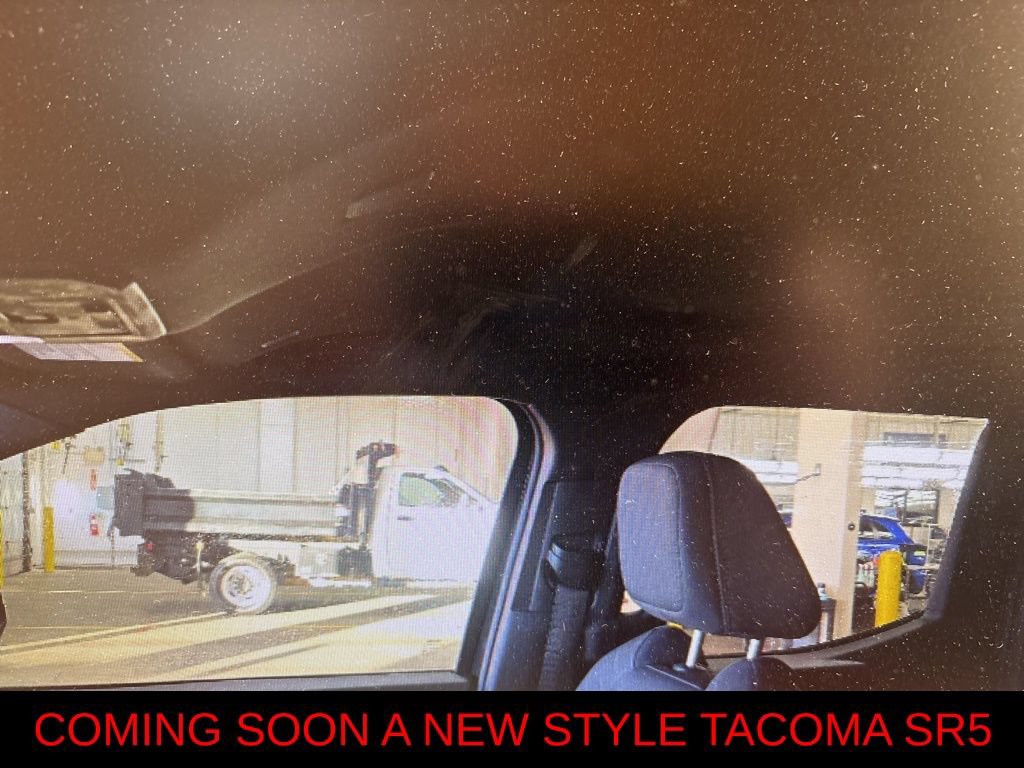 Used 2025 Toyota Tacoma SR5 AWD/4WD image 22