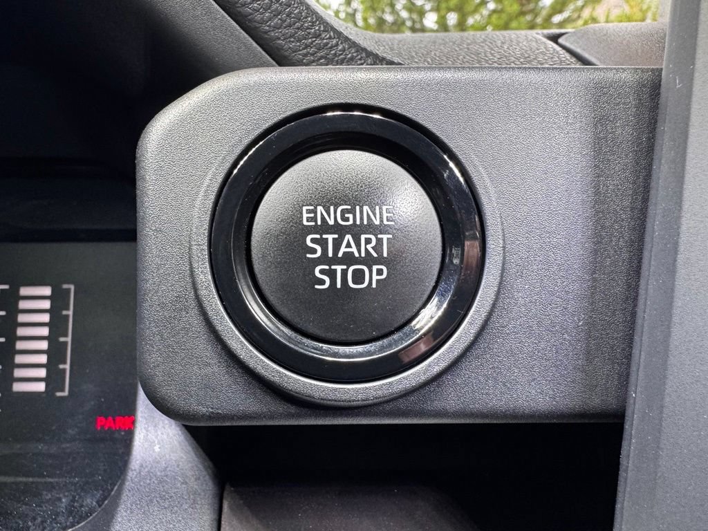 Certified 2025 Toyota Tacoma SR5 AWD/4WD image 31