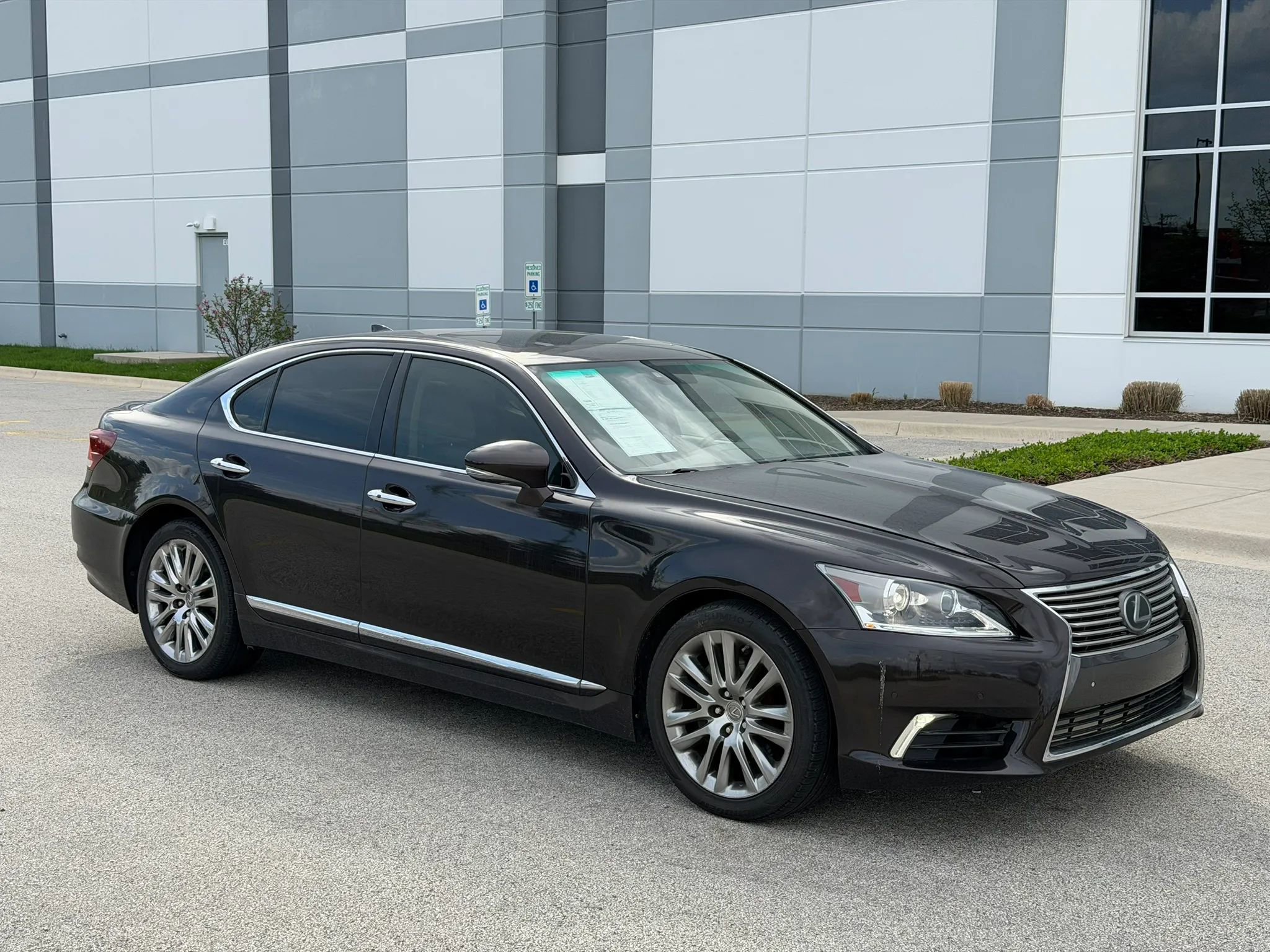 Used 2016 Lexus LS 460 w/ Comfort Package RWD image 4