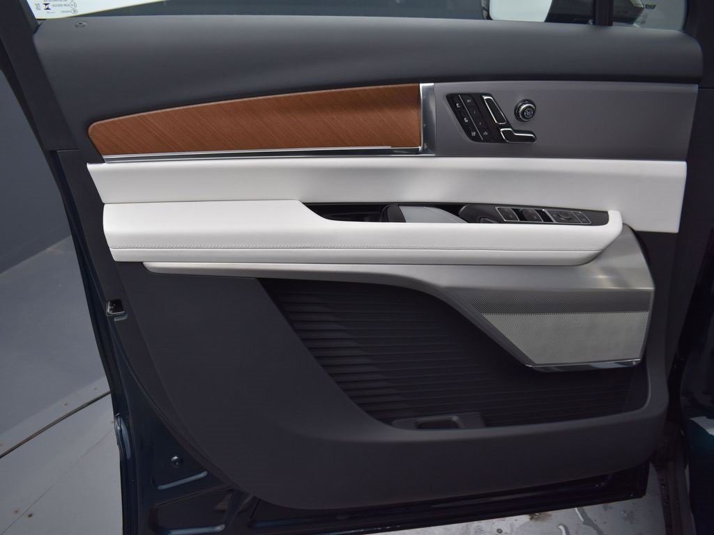 New 2026 Cadillac Vistiq Luxury w/ LPO, Floor Liner Package image 10