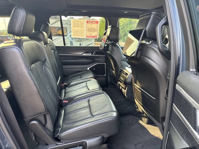 Used 2023 Jeep Wagoneer L Series III w/ Premium Group I AWD/4WD image 31
