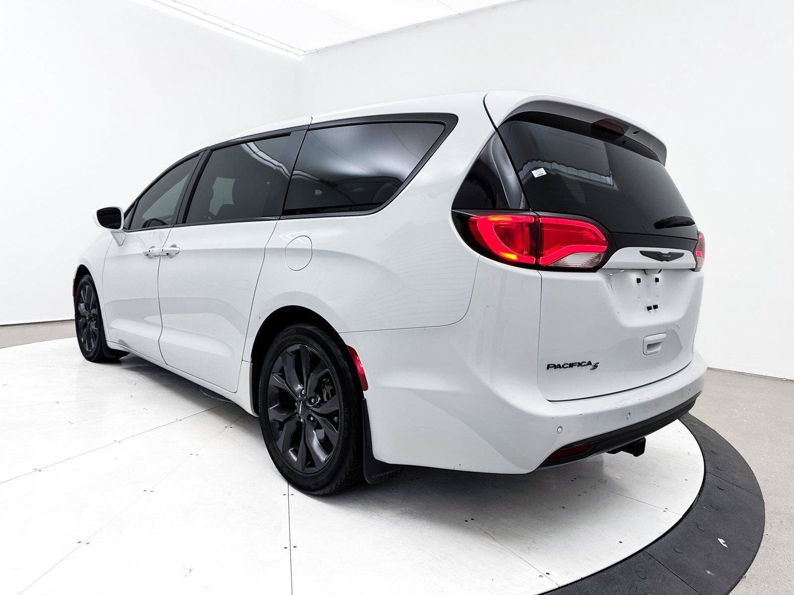 Used 2018 Chrysler Pacifica Touring Plus w/ S Appearance Package FWD image 19