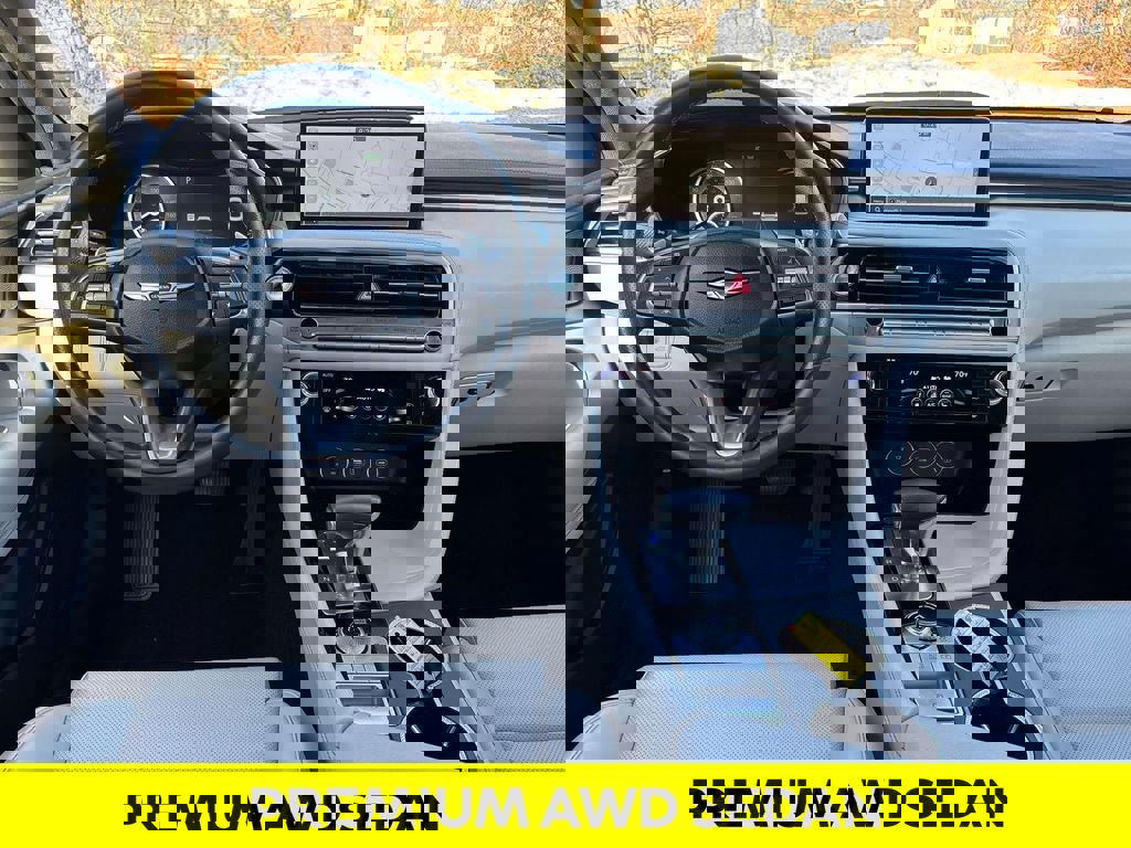 Used 2024 Genesis G70 2.5T image 10