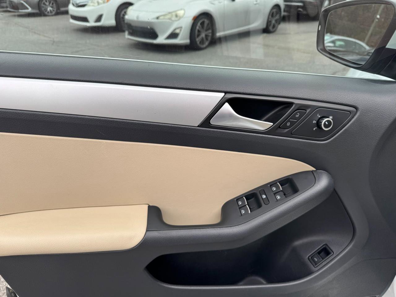 Used 2014 Volkswagen Jetta SE image 9