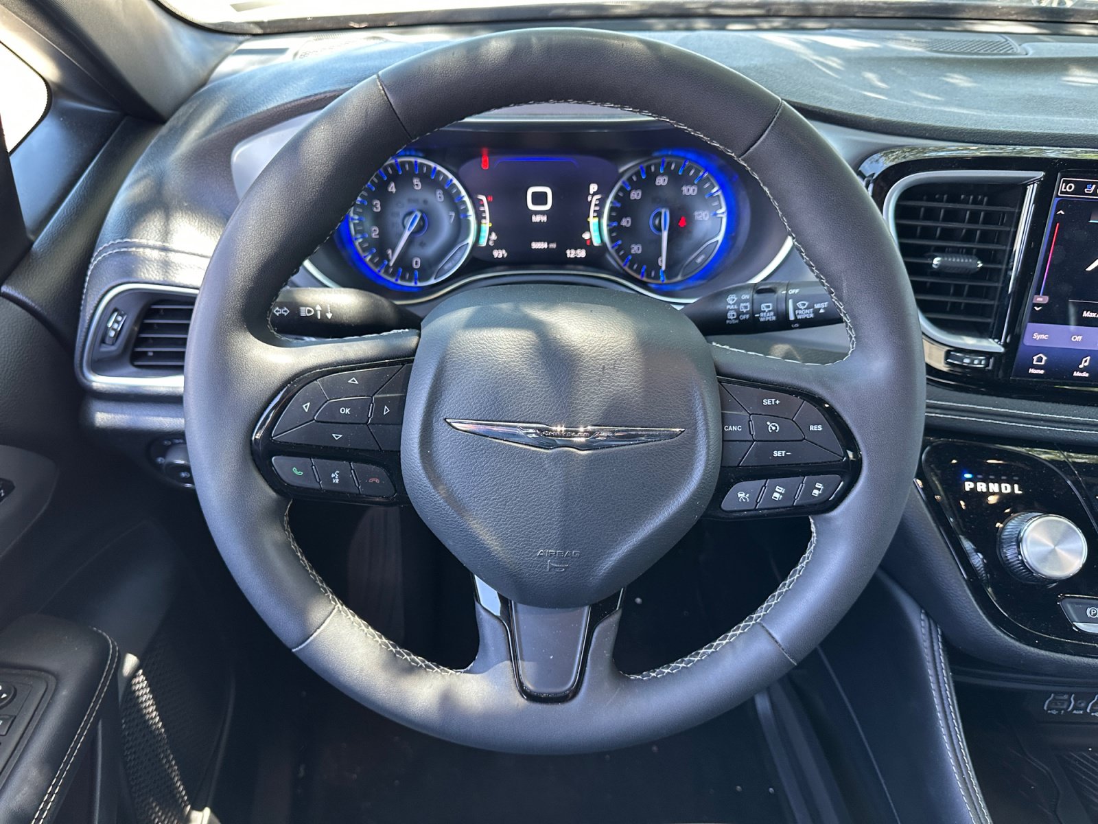 Used 2025 Chrysler Pacifica Limited FWD image 17