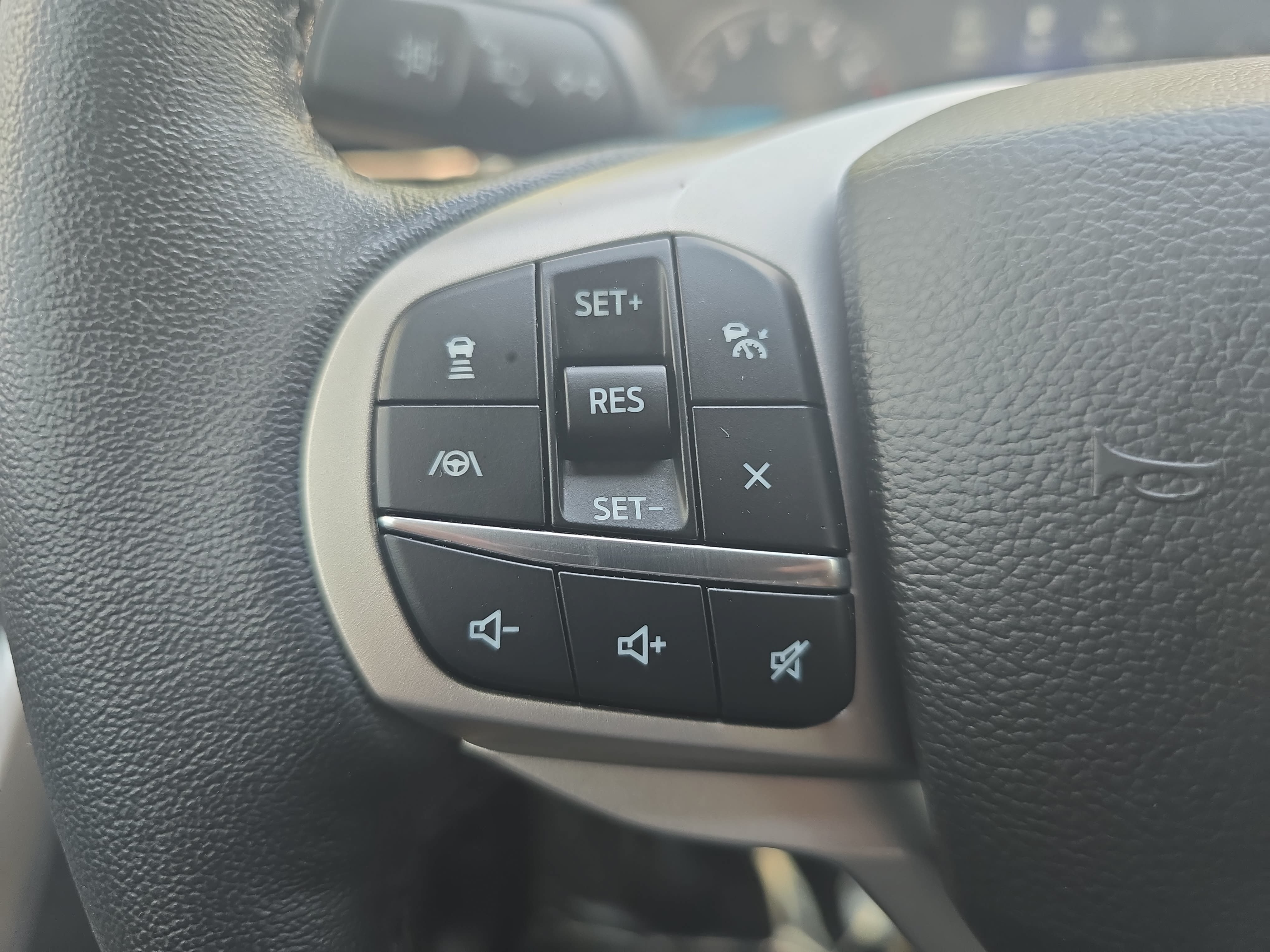 Used 2023 Ford Explorer XLT w/ Equipment Group 202A AWD/4WD image 16