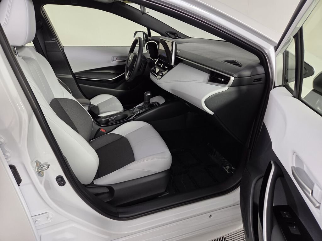 Used 2025 Toyota Corolla XSE FWD image 31