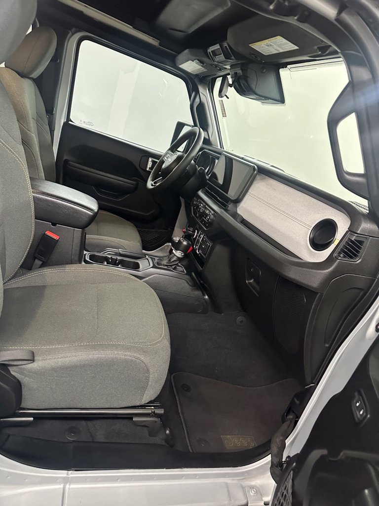 Used 2024 Jeep Wrangler Unlimited w/ Convenience Group AWD/4WD image 33