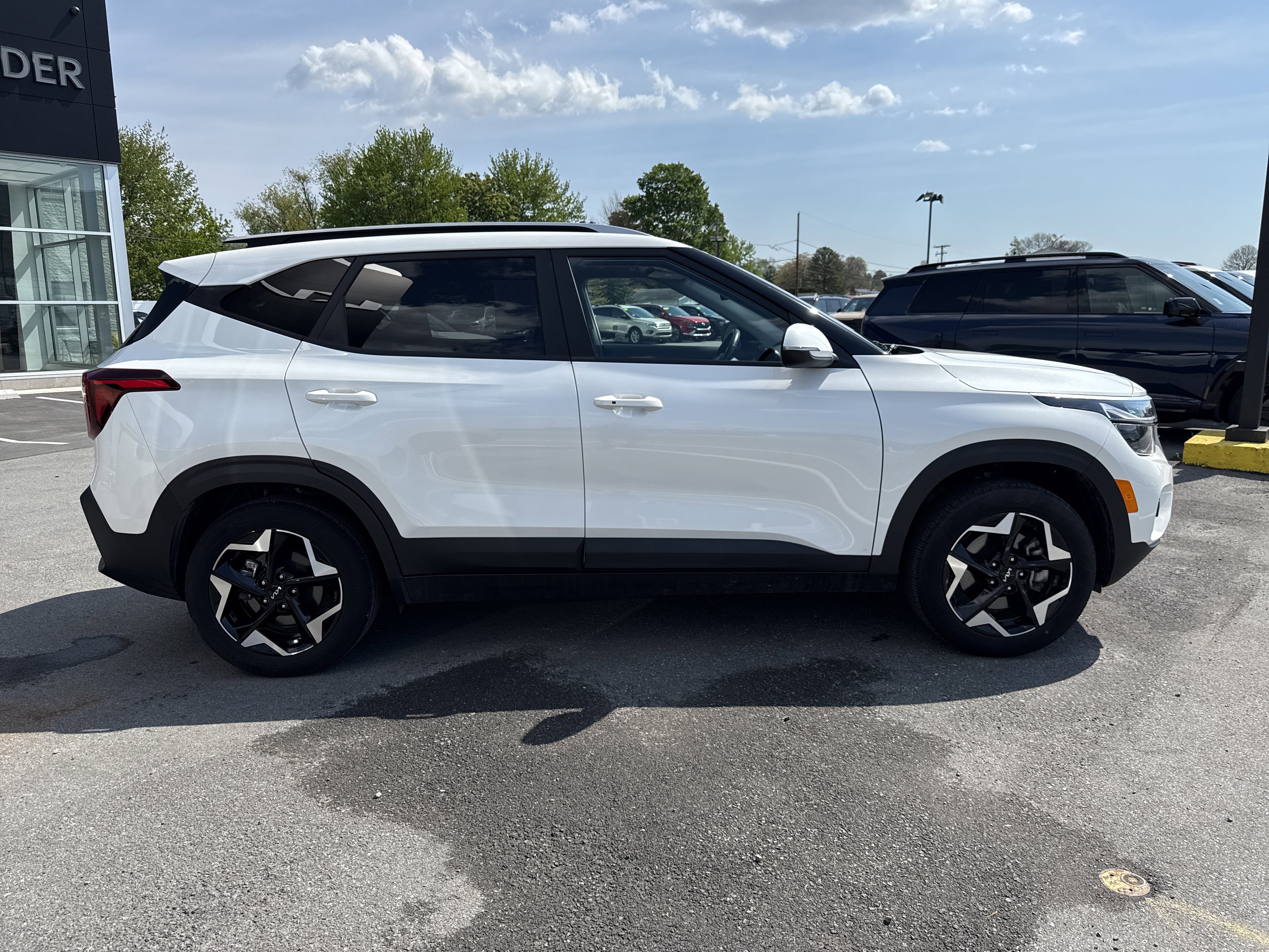 Certified 2025 Kia Seltos S AWD/4WD image 3