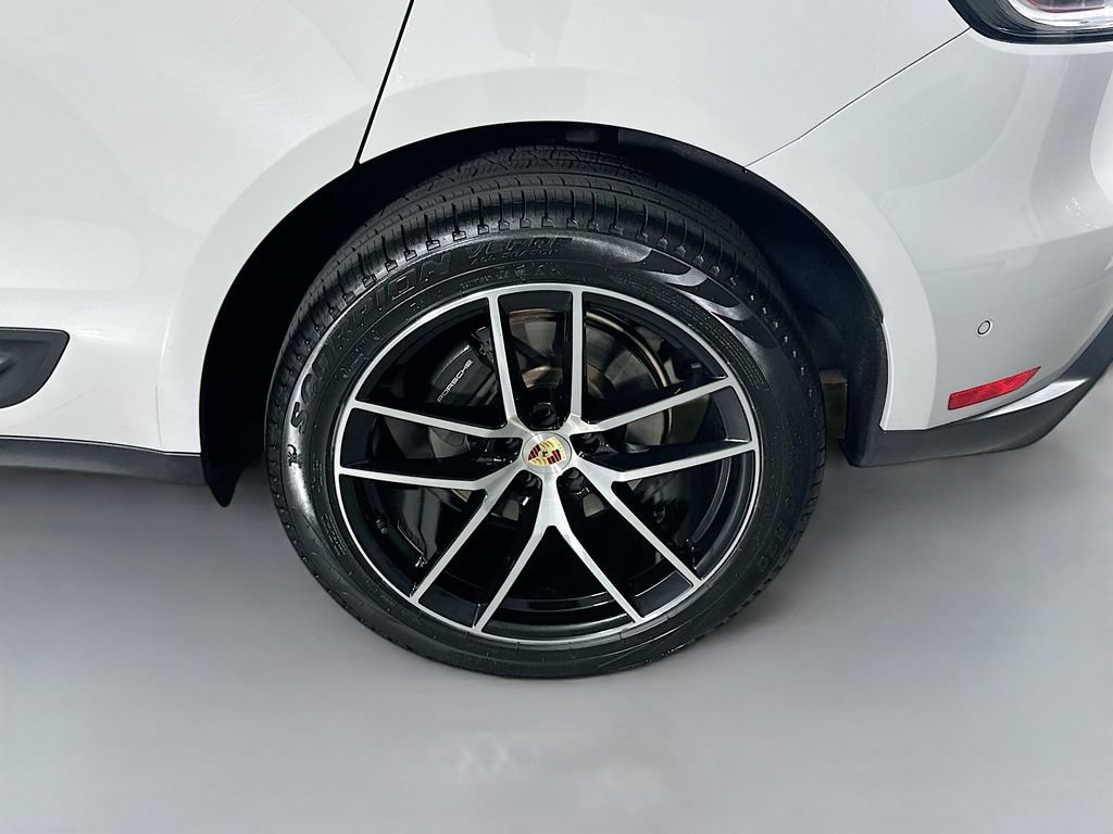 Certified 2023 Porsche Macan image 32