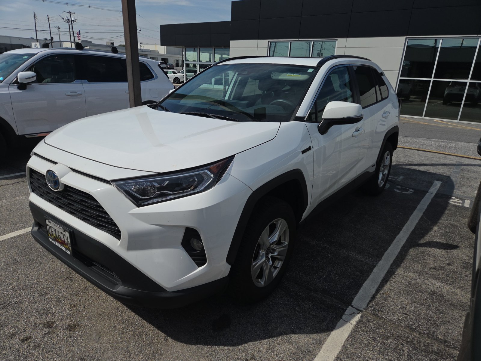 Used 2021 Toyota RAV4 XLE w/ Convenience Package AWD/4WD image 1