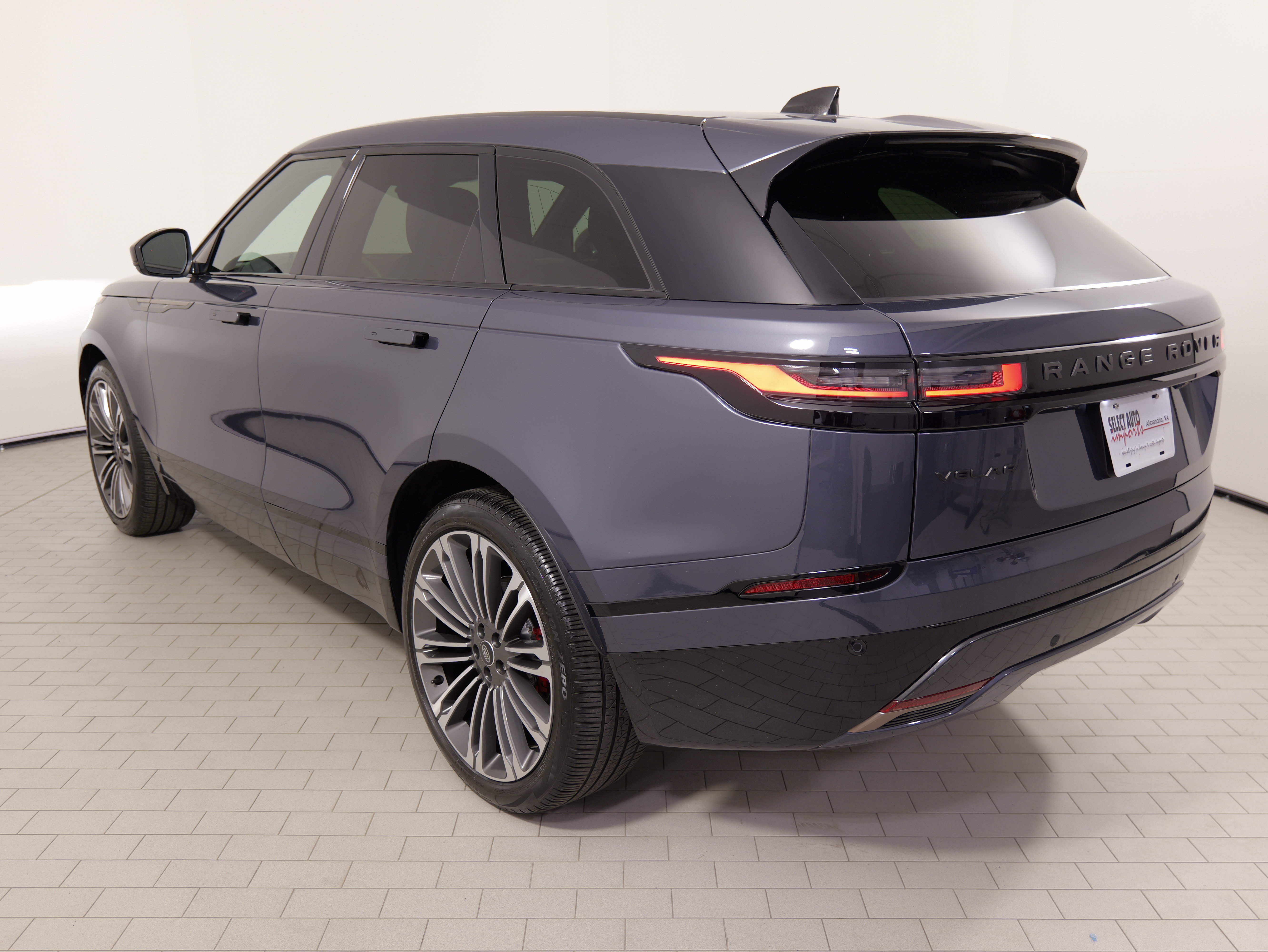 Used 2024 Land Rover Range Rover Velar Dynamic SE AWD/4WD image 15