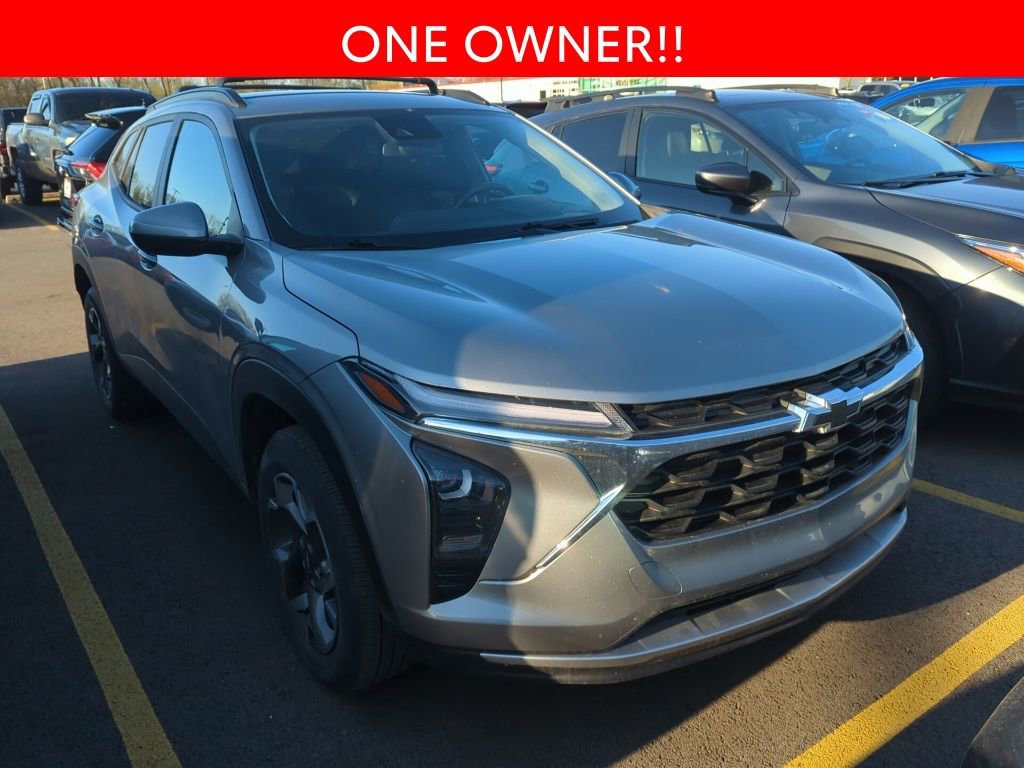 Used 2024 Chevrolet Trax LT w/ Driver Confidence Package image 3