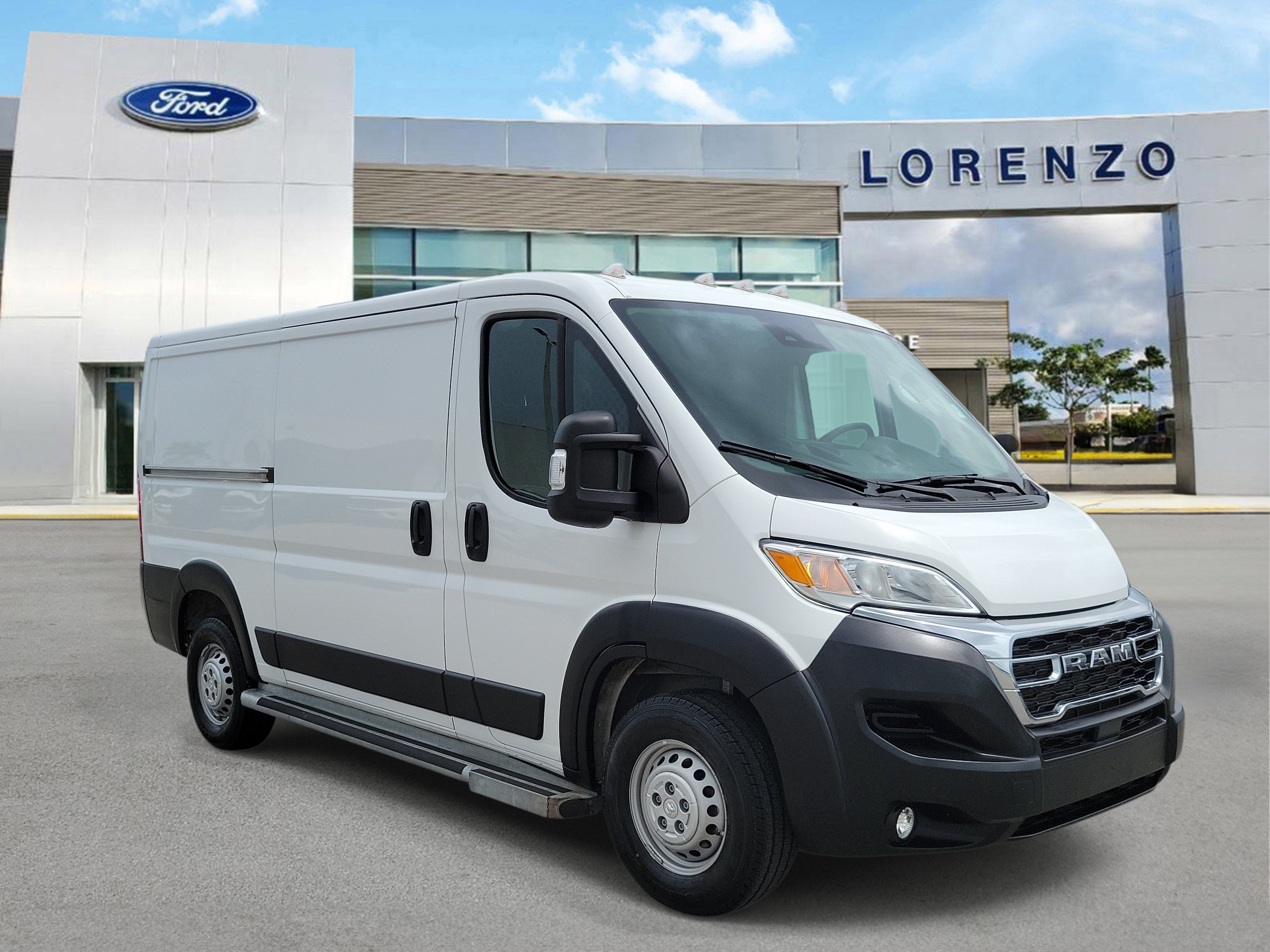 Used 2025 RAM ProMaster 2500 w/ U-Haul Equipment Group FWD image 3