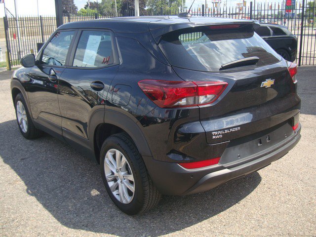 Used 2021 Chevrolet TrailBlazer LS AWD/4WD image 3