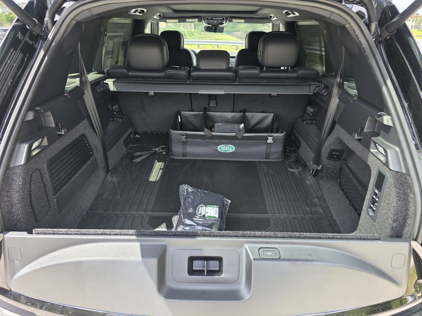 New 2026 Land Rover Range Rover Long Wheelbase SE AWD/4WD image 15