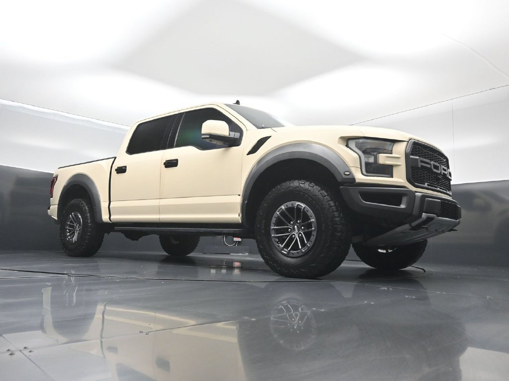 Used 2019 Ford F150 Raptor w/ Equipment Group 802A Luxury AWD/4WD image 3