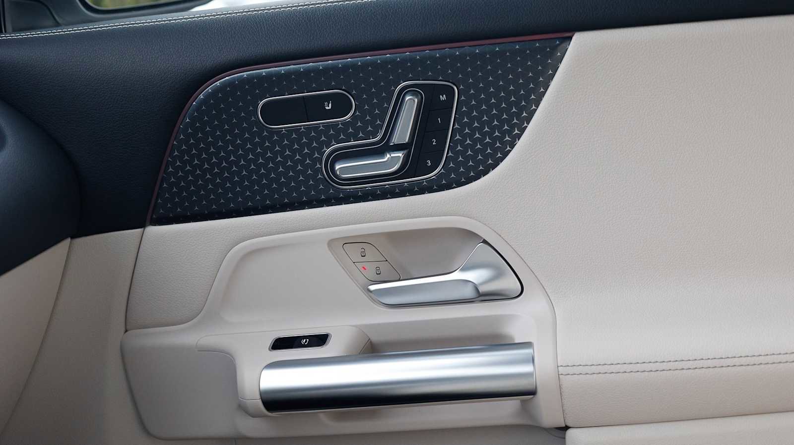 Used 2025 Mercedes-Benz GLA 250 4MATIC image 30