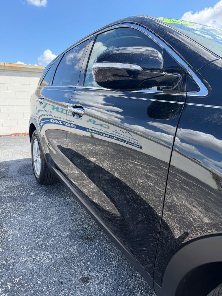 Used 2020 Kia Sorento LX FWD image 3
