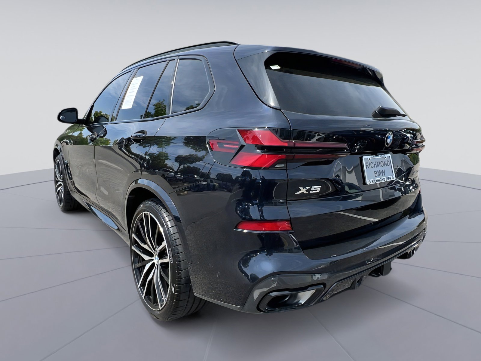 Used 2024 BMW X5 xDrive40i w/ M Sport Package image 7