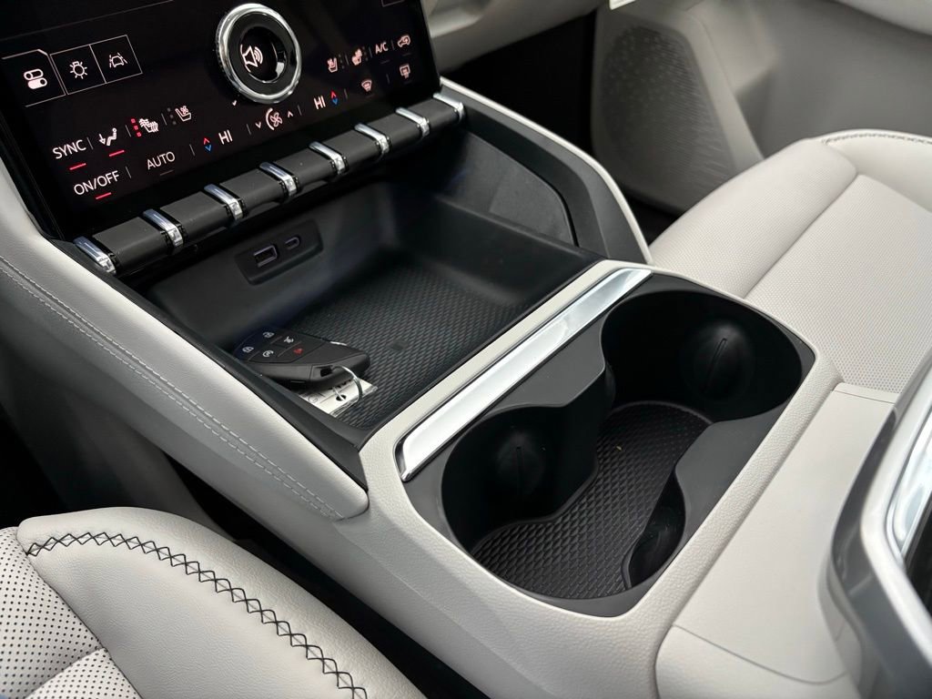 New 2026 GMC Terrain Denali w/ LPO, Black Badging Package image 31