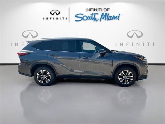 Used 2022 Toyota Highlander XLE image 8