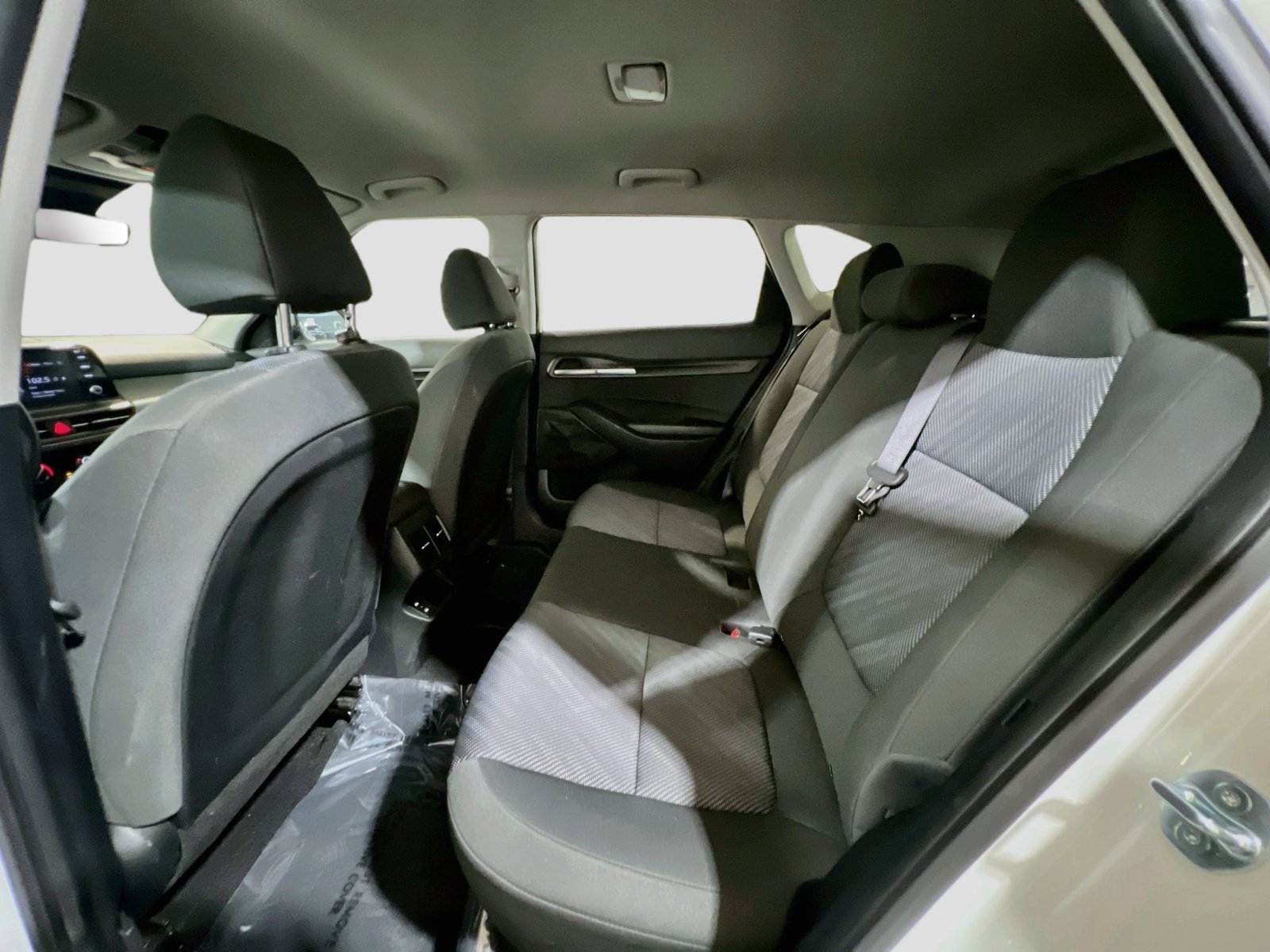 Used 2025 Kia Seltos LX AWD/4WD image 16