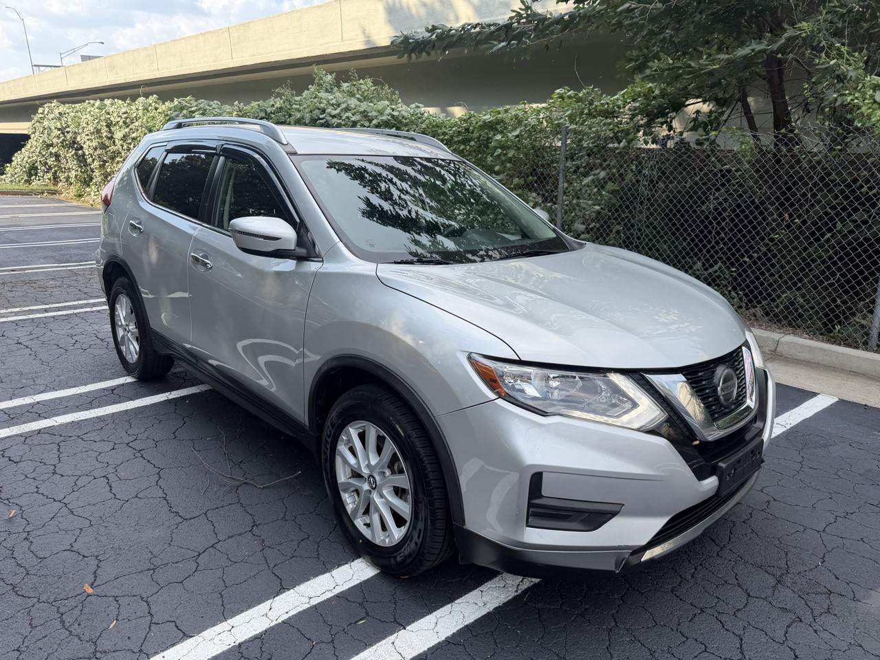Used 2019 Nissan Rogue S w/ Special Edition Package FWD image 3