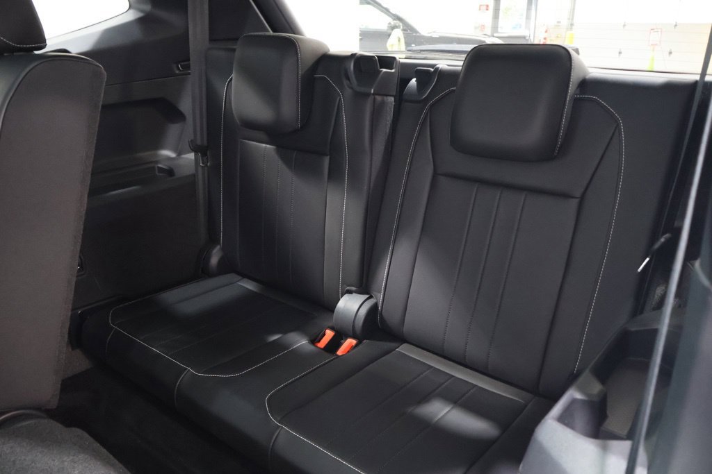 Used 2023 Volkswagen Tiguan SE R-Line FWD image 34