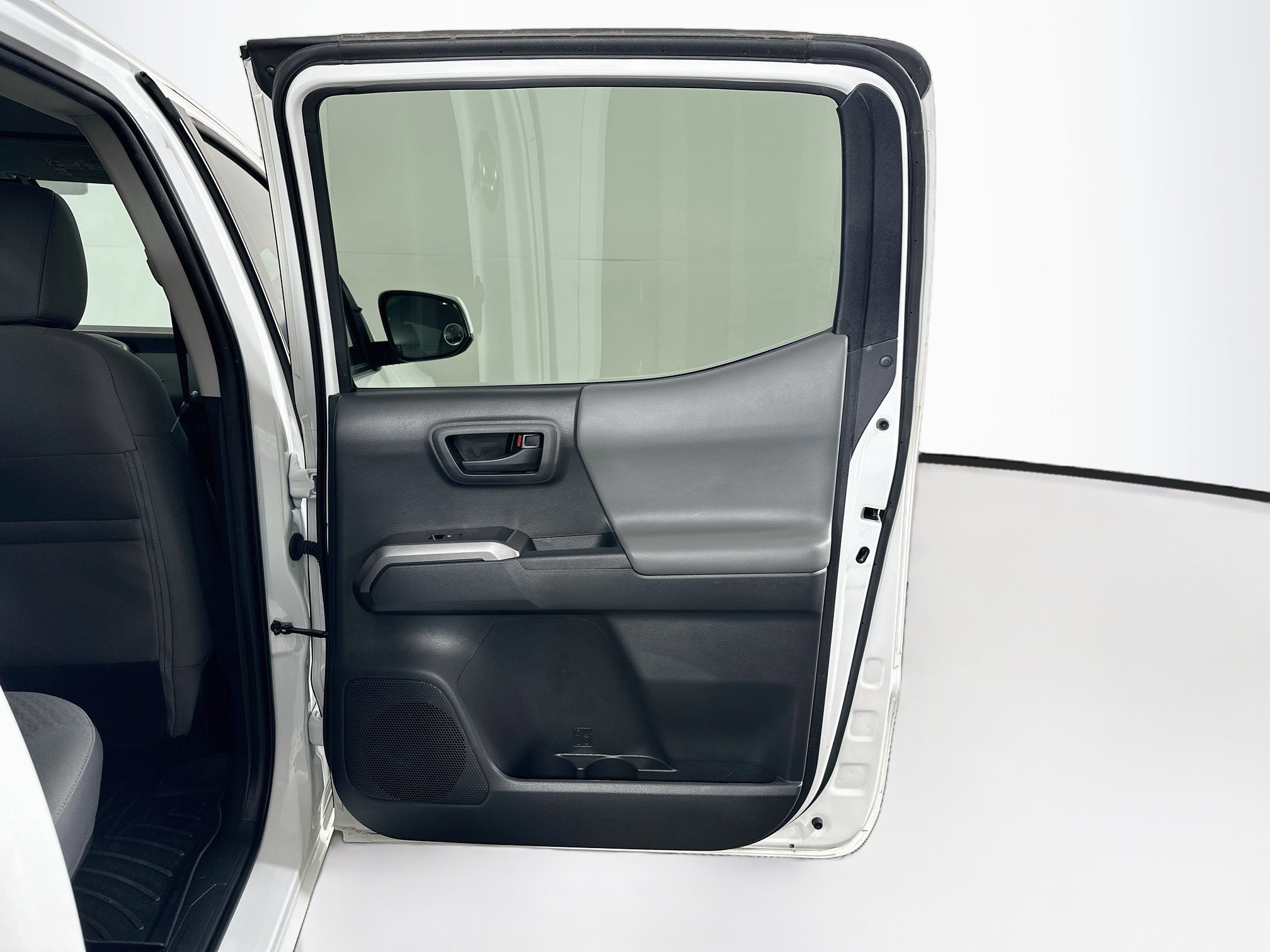 Used 2023 Toyota Tacoma SR5 RWD image 28
