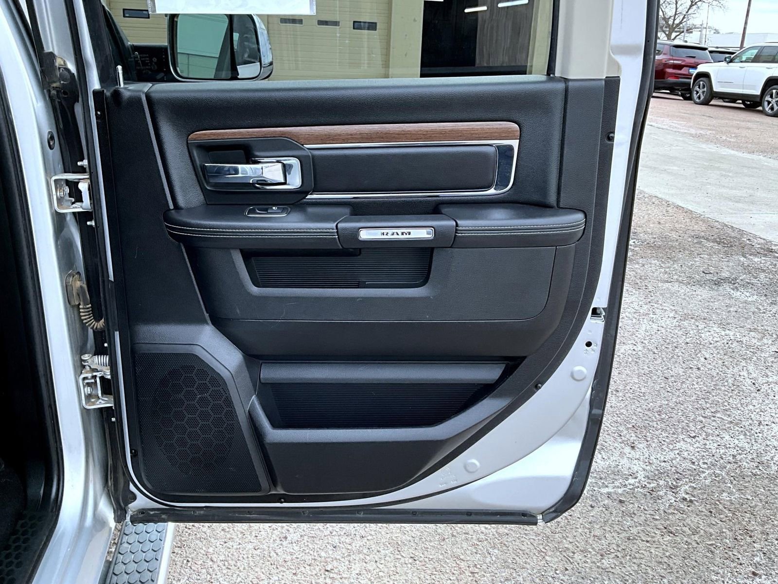 Used 2018 RAM 1500 Laramie image 19