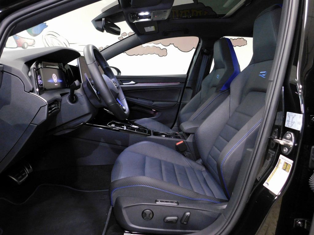 Used 2025 Volkswagen Golf 2.0T image 33