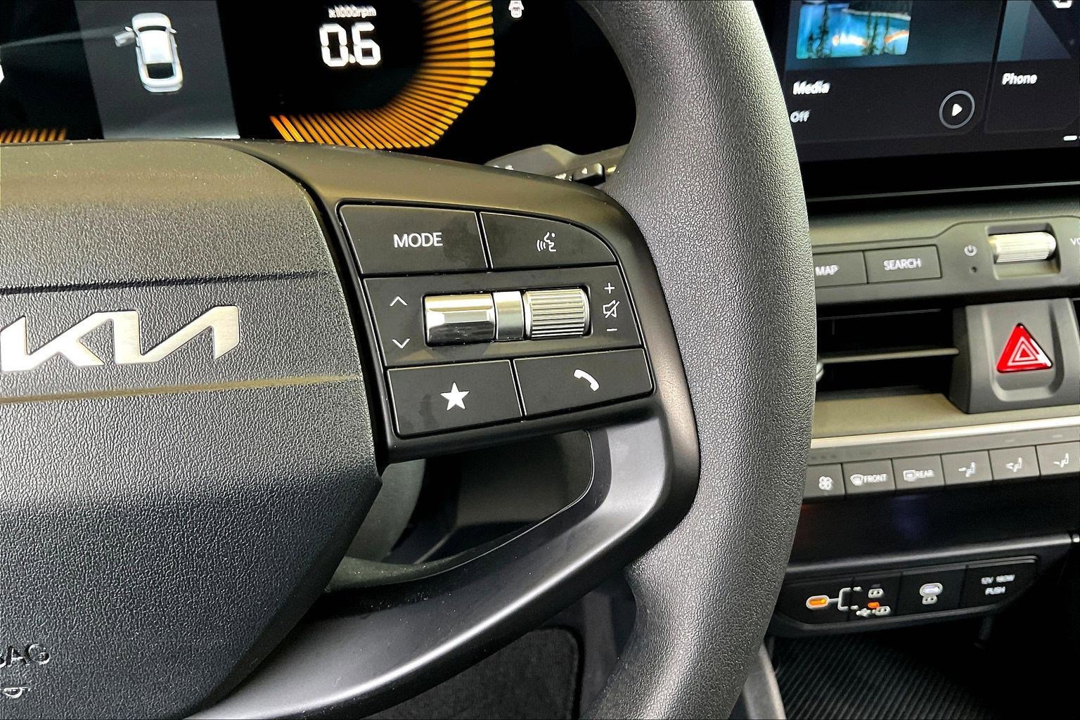 Used 2025 Kia K4 LXS image 13