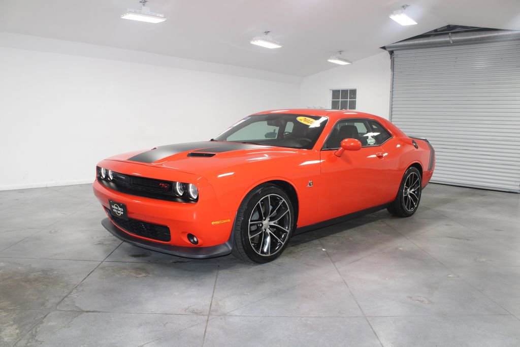 Used 2016 Dodge Challenger R/T Scat Pack w/ Leather Interior Group image 4