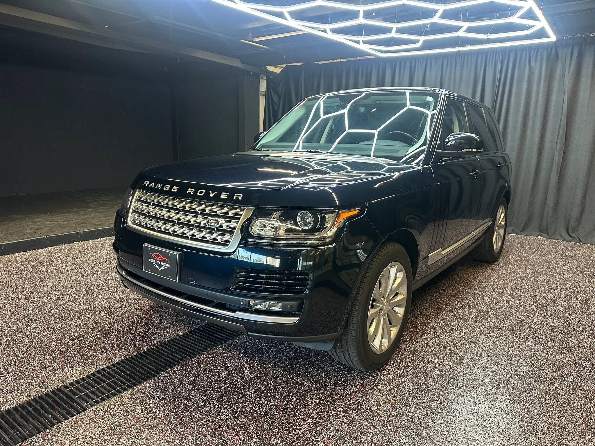 Used 2014 Land Rover Range Rover HSE AWD/4WD image 3