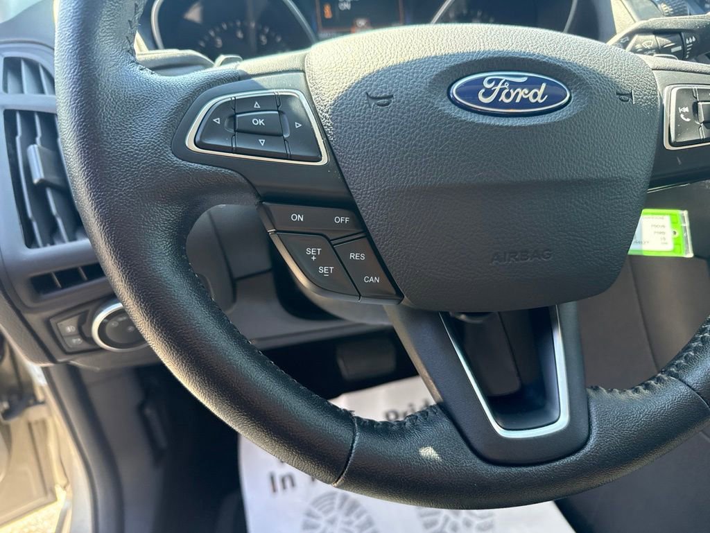 Used 2015 Ford Focus SE w/ SE Sport Package FWD image 13