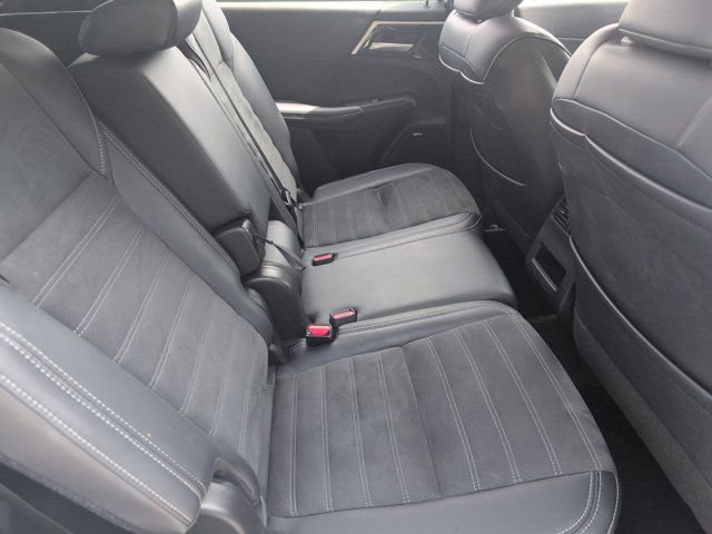 Used 2025 Mitsubishi Outlander SE FWD image 30