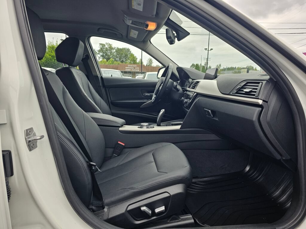 Used 2016 BMW 320i xDrive Sedan AWD/4WD image 10