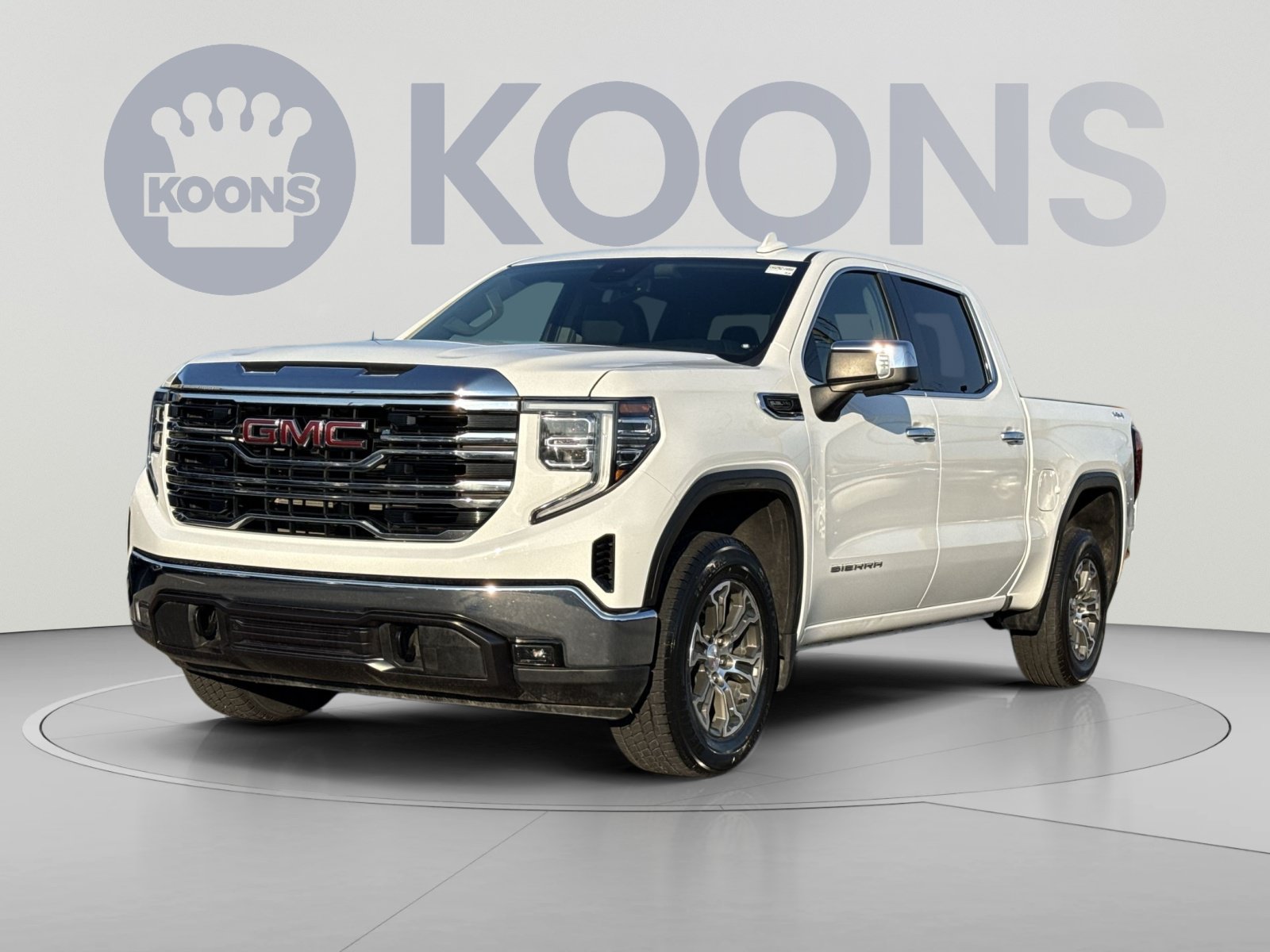 Used 2025 GMC Sierra 1500 SLT AWD/4WD image 1