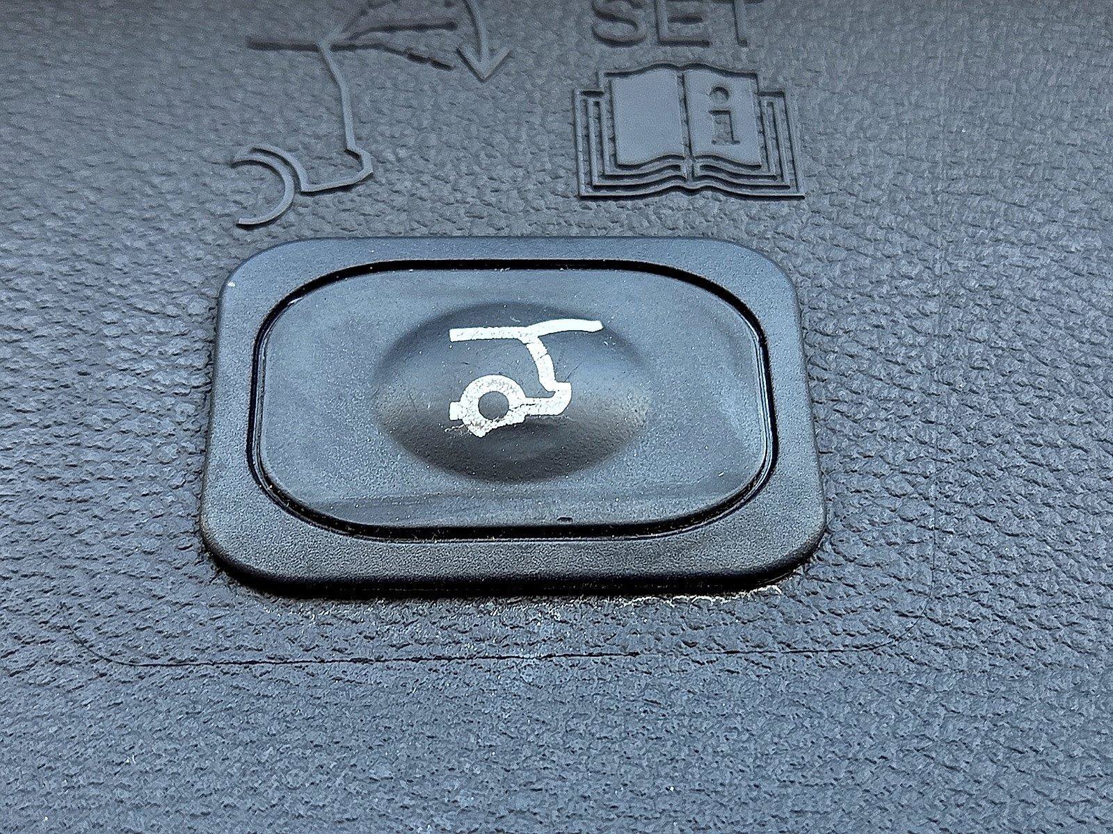 Used 2017 Ford Escape SE w/ Equipment Group 201A FWD image 11