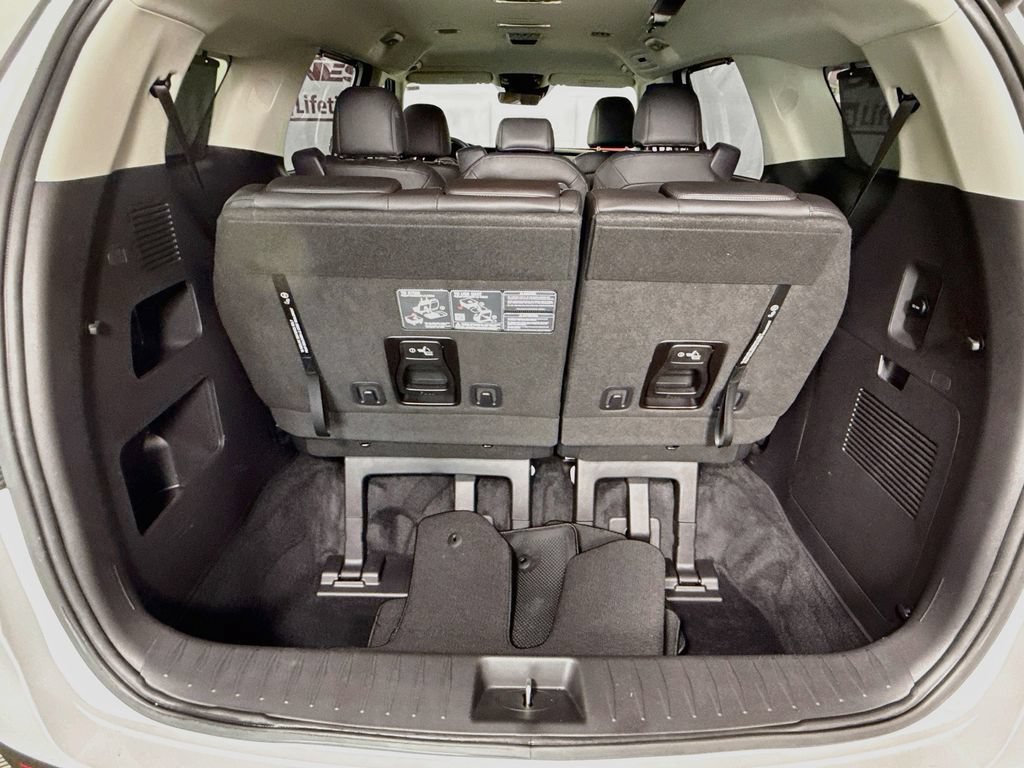 Certified 2024 Kia Carnival EX FWD image 30