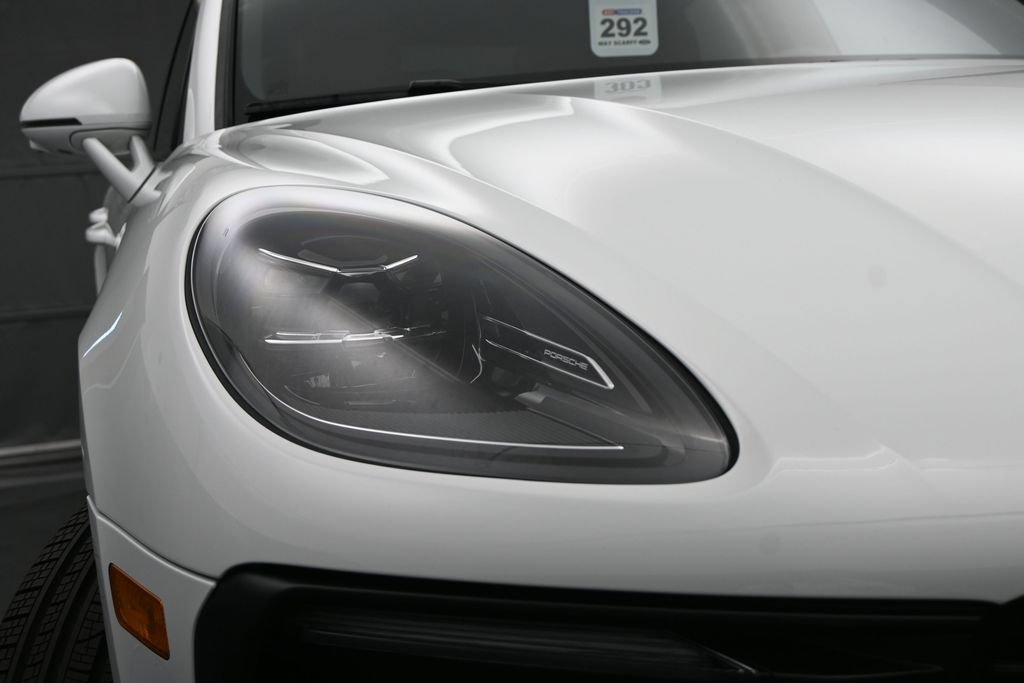 Used 2025 Porsche Macan AWD/4WD image 5
