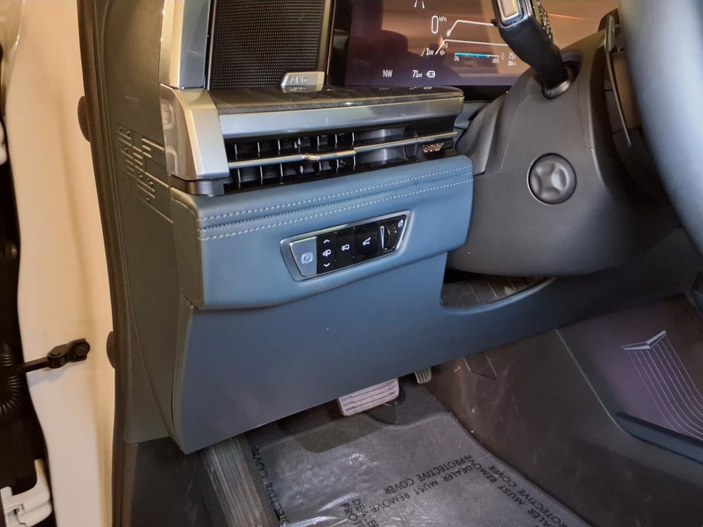 Used 2025 Cadillac Escalade IQ Sport 2 w/ LPO, ONYX Package image 20